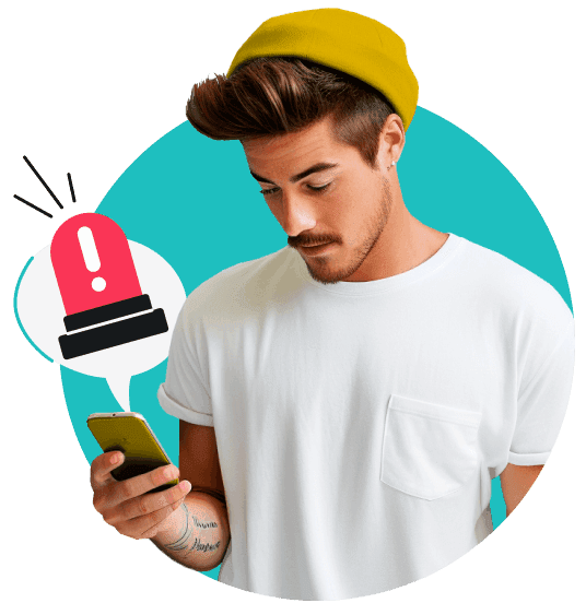 Мужчина в желтой шапочке и с телефоном в руке. Из его телефона выходит облачко текста с изображением красной полицейской мигалки.