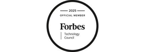 Un badge di appartenenza al Forbes Technology Council in bianco e nero del 2025.