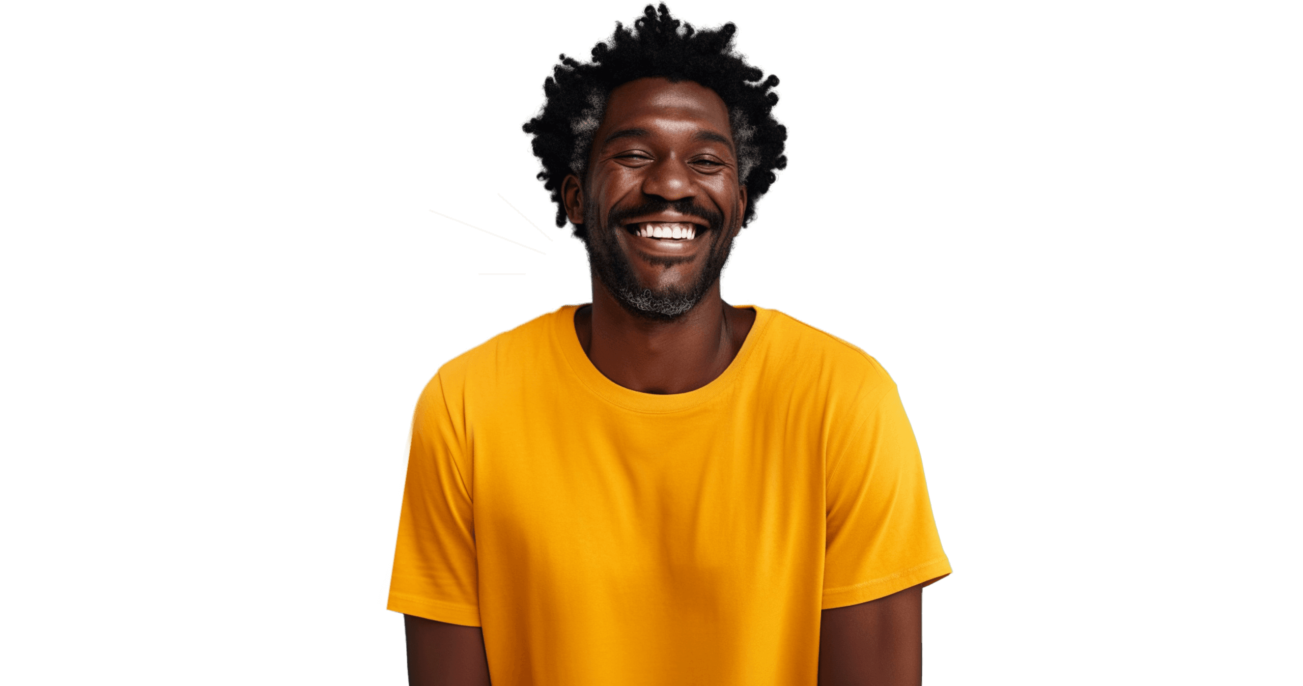 Un hombre sonriente con una camiseta amarilla.