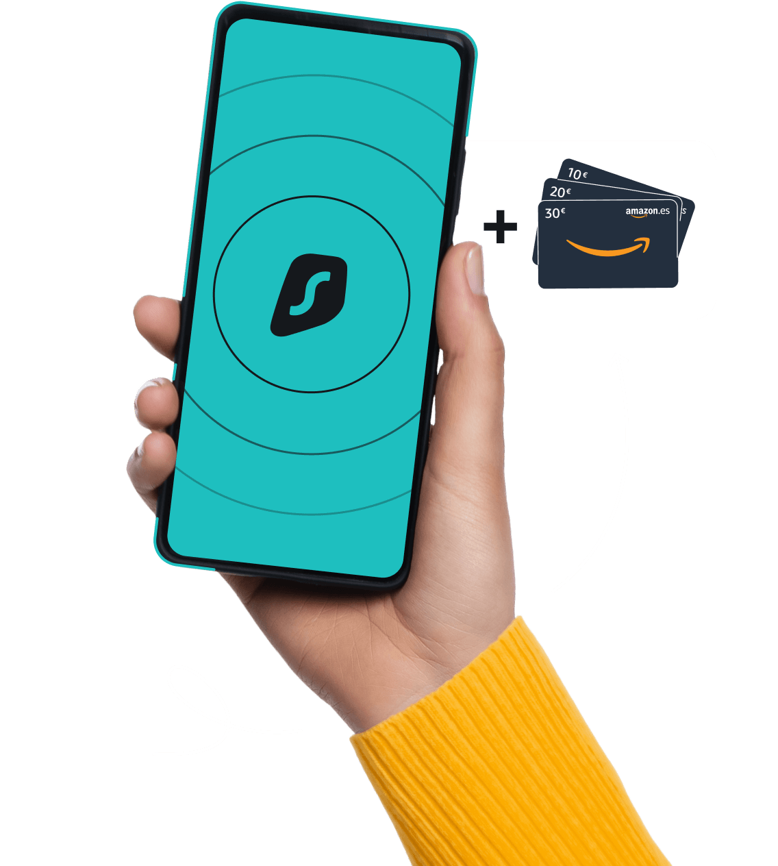 Una mano sostiene un móvil con el logotipo de Surfshark en la pantalla. Al fondo se ven unas Tarjetas Regalo de Amazon.es.