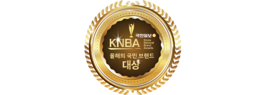 Un badge en noir et blanc des Korea National Brand Awards pour la marque nationale de l’année, orné d’une bordure de lauriers.