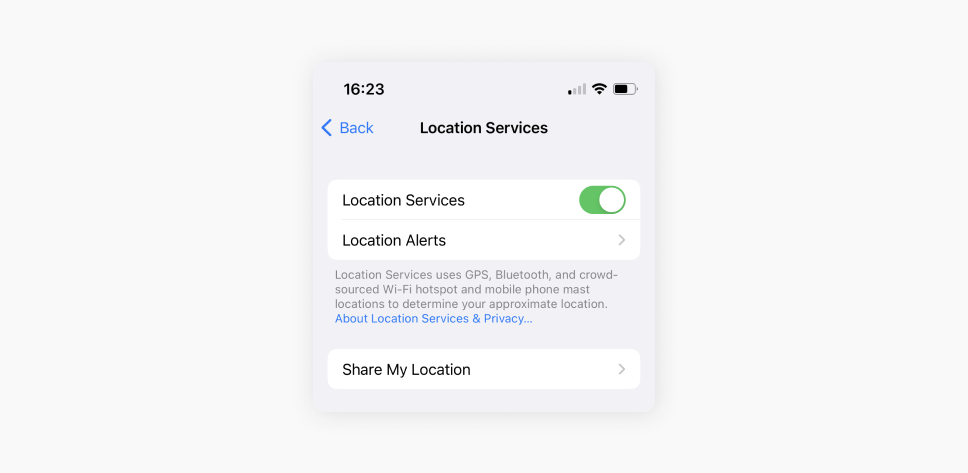 Uma captura de tela da aba Serviços de localização aberta nos Ajustes do iPhone