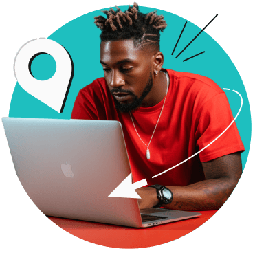 Homme concentré sur un MacBook, icônes de localisation, fond rouge et turquoise.