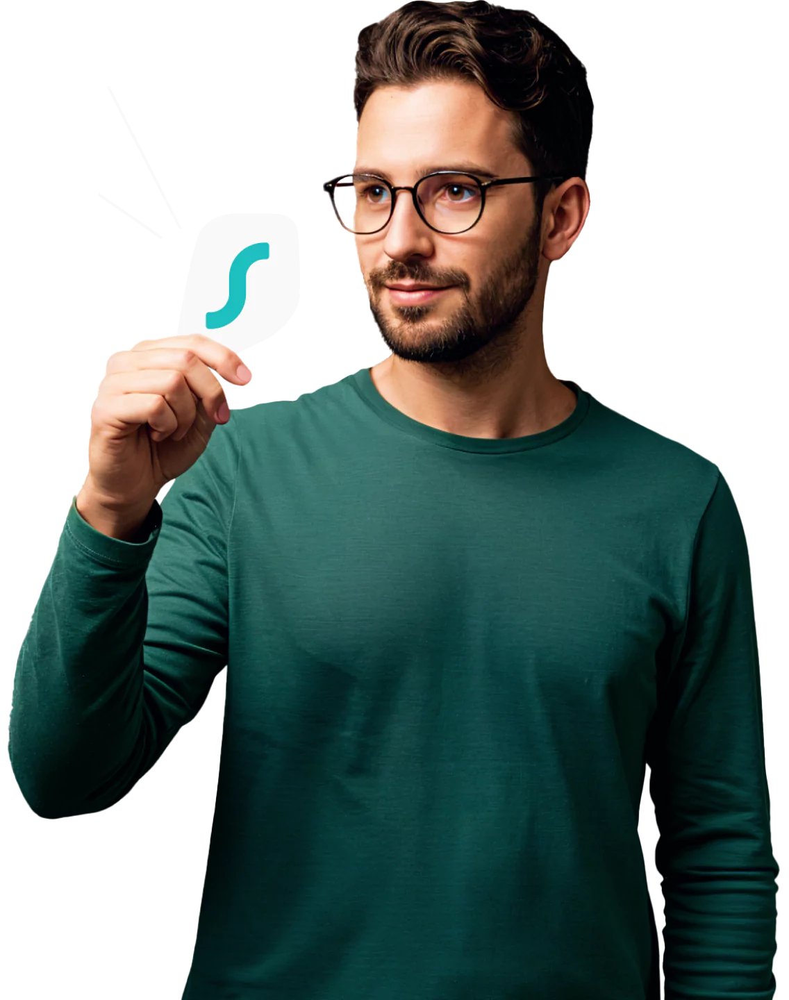 Ein Mann mit Brille und einem dunkelgrünen Pullover hält das Surfshark-Logo.