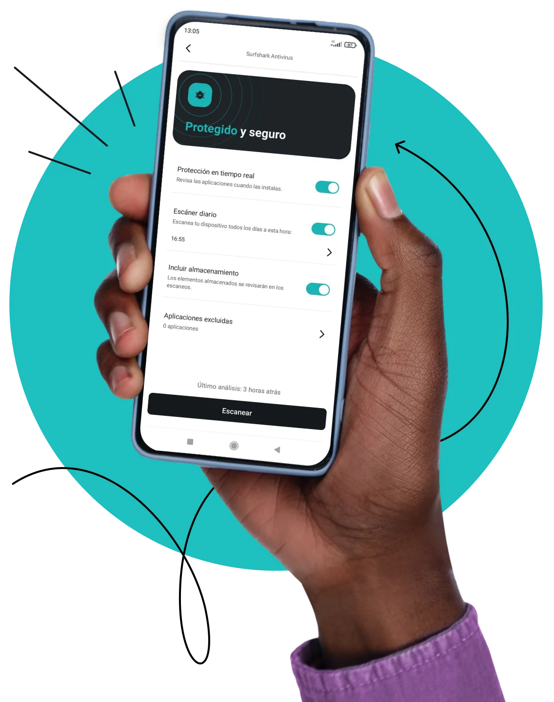 Una mano sosteniendo un smartphone que muestra la interfaz de usuario de Surfshark Antivirus junto a una flecha curva y líneas de movimiento.