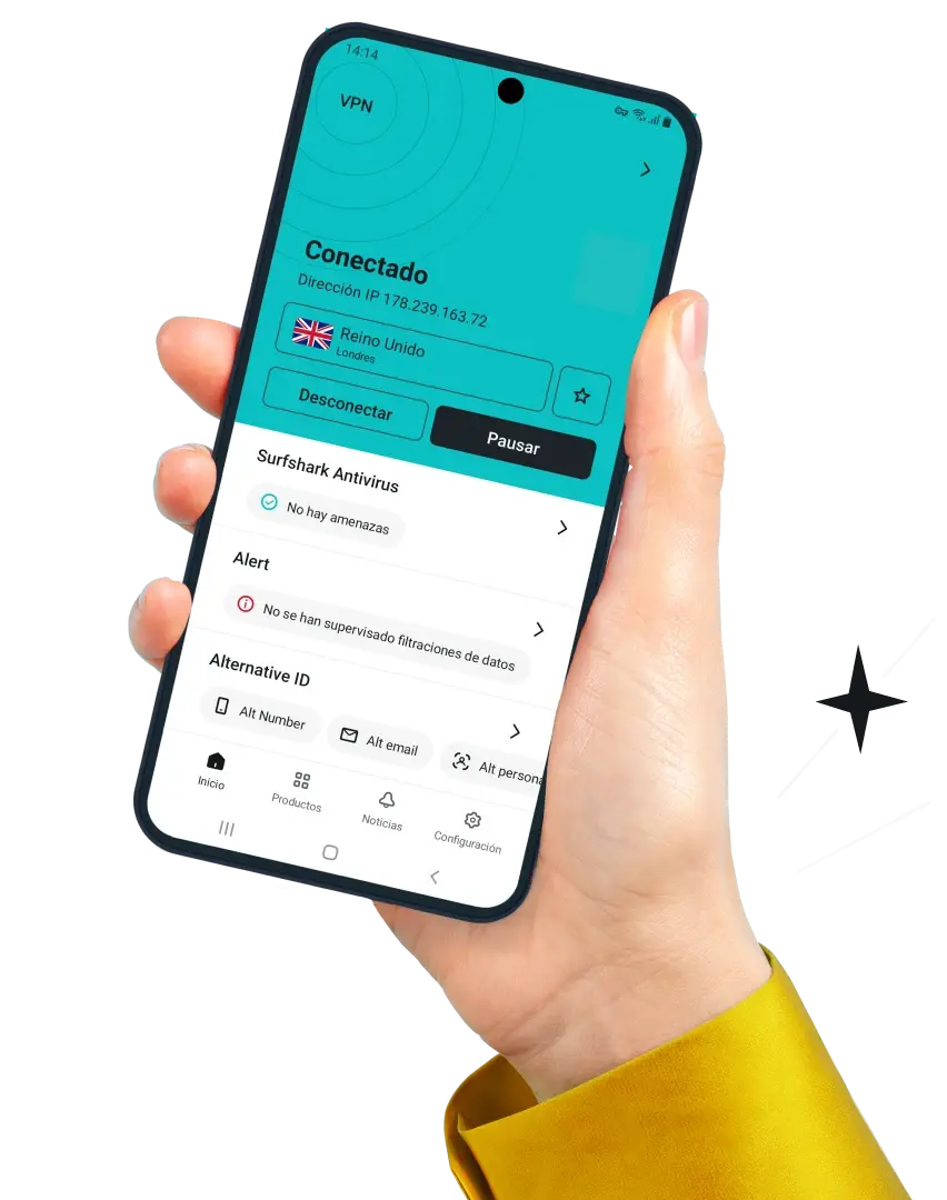 Una mano sostiene un smartphone Android que muestra la aplicación Surfshark y las herramientas VPN, Antivirus, Alerta e ID Alternativa.
