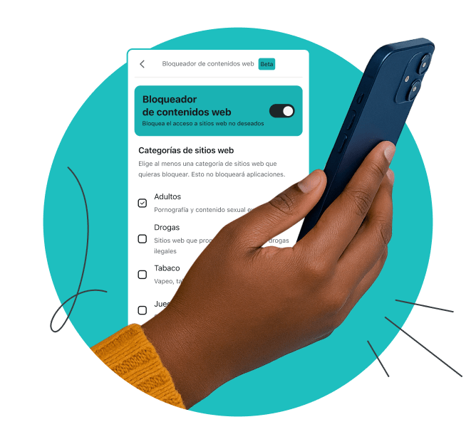 Una mano que sostiene un smartphone frente a una pantalla que muestra el texto Bloqueador de contenidos web y una lista de categorías de sitios web.