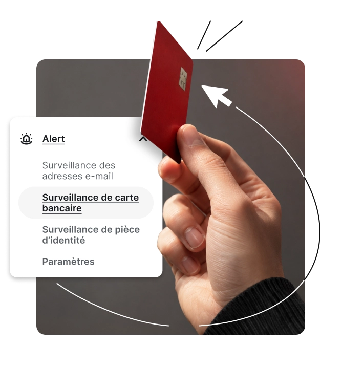Main tenant une carte de crédit rouge à côté d'un menu blanc avec Alert et Credit card monitoring.