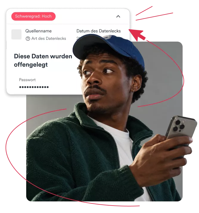 Ein Mann hält ein Smartphone neben einem Alert zu einem schwerwiegenden Datenleck, der ein offengelegtes Passwort anzeigt.